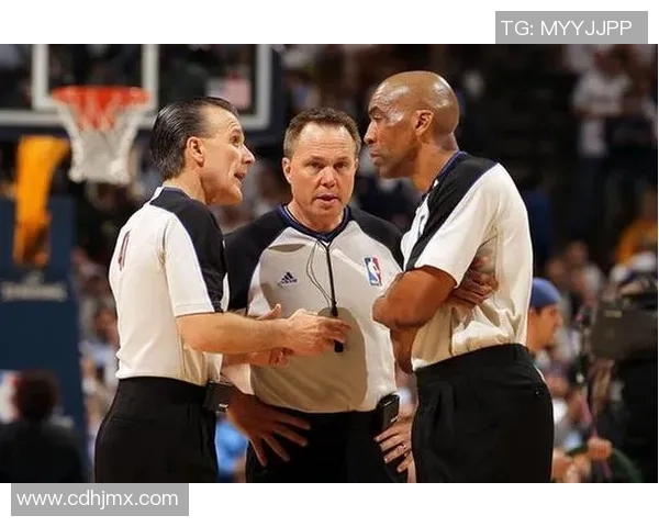 裁判与球员站位关系分析及其对比赛节奏和判罚的影响探讨 裁判与球员站位关系分析及其对比赛节奏和判罚的影响探讨