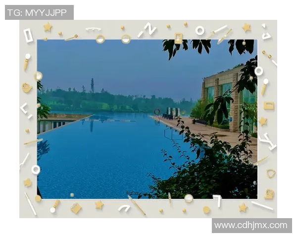 阳光明媚的度假胜地尽享清凉夏日体验室外泳池的完美之选